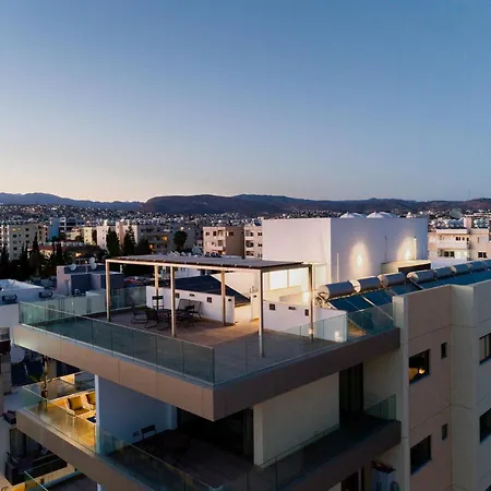 Modern Vacation Home For Up To Eight In Downtown Limassol All Yours * Limassol