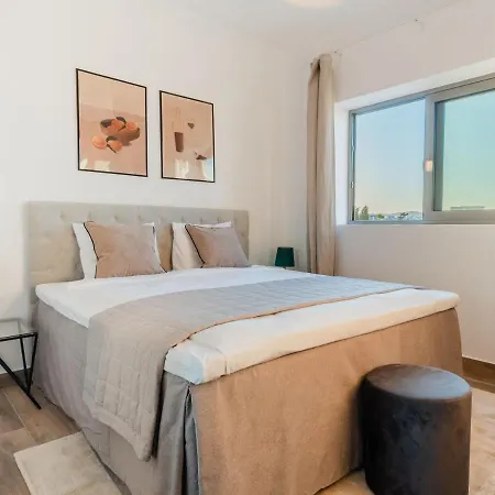 Modern Vacation Home For Up To Eight In Downtown Limassol All Yours * Limassol