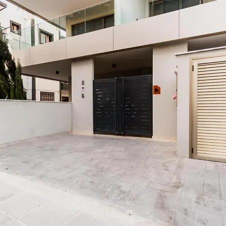 Modern Vacation Home For Up To Eight In Downtown Limassol All Yours * Limassol