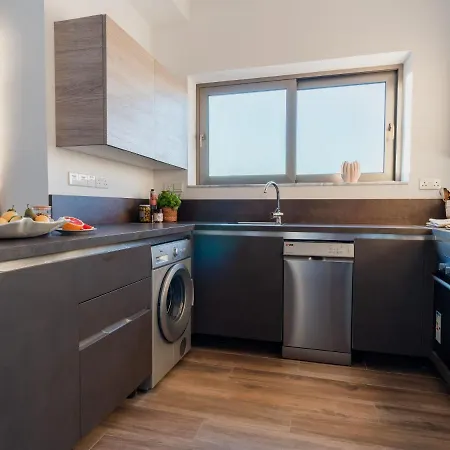 Modern Vacation Home For Up To Eight In Downtown Limassol All Yours Limisso