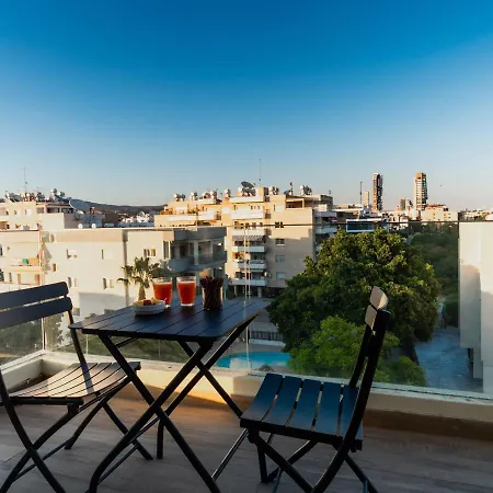 Modern Vacation Home For Up To Eight In Downtown Limassol All Yours *
