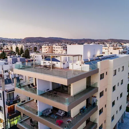 Modern Vacation Home For Up To Eight In Downtown Limassol All Yours * Limisso