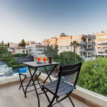 Modern Vacation Home For Up To Eight In Downtown Limassol All Yours * Limisso