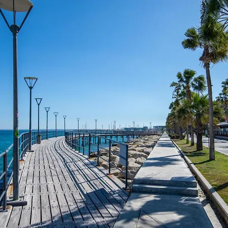 Modern Vacation Home For Up To Eight In Downtown Limassol All Yours * Limisso